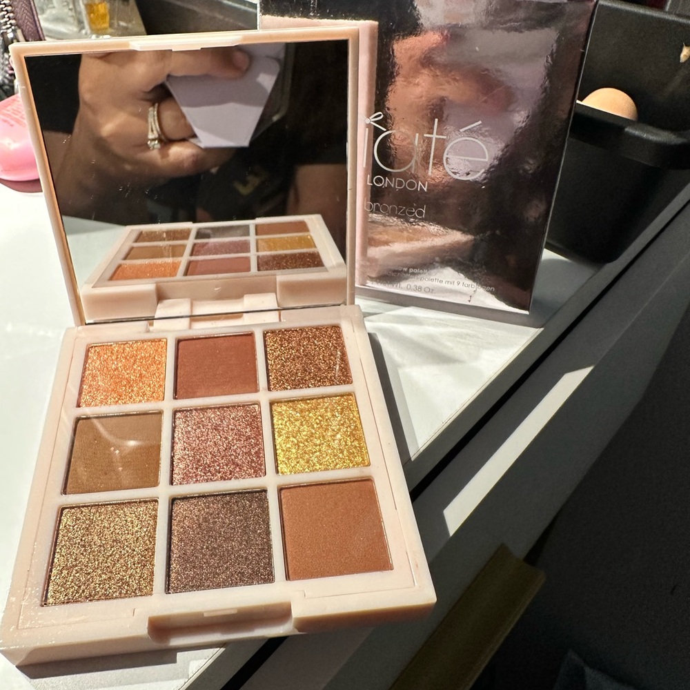 Eyeshadow pallet